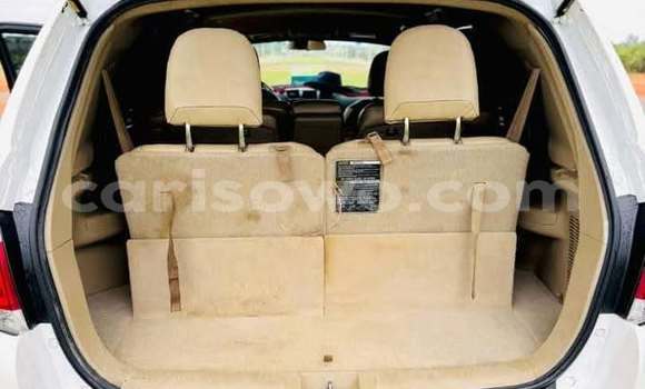 Acheter Occasion Voiture Toyota Highlander Blanc à Cotonou, Benin Acheter Occasion Voiture Toyota Highlander Blanc à Cotonou, Benin