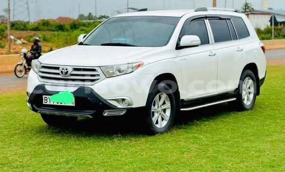 Acheter Occasion Voiture Toyota Highlander Blanc à Cotonou, Benin Acheter Occasion Voiture Toyota Highlander Blanc à Cotonou, Benin