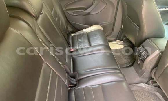 Acheter Occasion Voiture Ford Escape Rouge à Cotonou, Benin Acheter Occasion Voiture Ford Escape Rouge à Cotonou, Benin