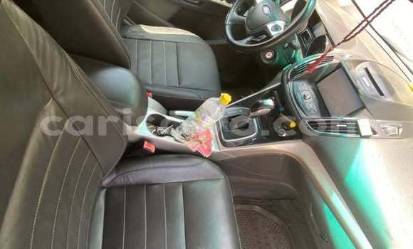 Acheter Occasion Voiture Ford Escape Rouge à Cotonou, Benin Acheter Occasion Voiture Ford Escape Rouge à Cotonou, Benin