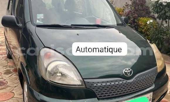 Sayi Na hannu Toyota Yaris Black Mota in Cotonou a Benin