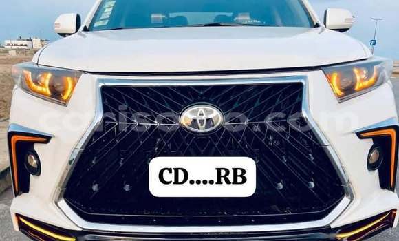 Buy Used Toyota Highlander White Car in Cotonou in Benign