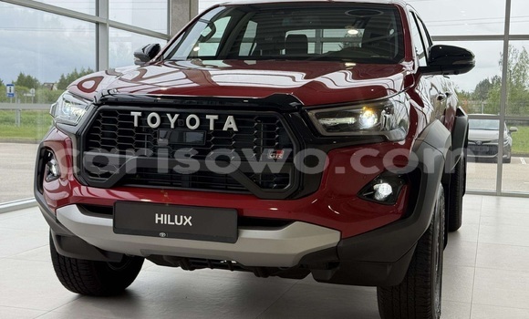 Sayi Na hannu Toyota Hilux Red Mota in Cotonou a Benin Sayi Na hannu Toyota Hilux Red Mota in Cotonou a Benin