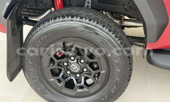 Sayi Na hannu Toyota Hilux Red Mota in Cotonou a Benin Sayi Na hannu Toyota Hilux Red Mota in Cotonou a Benin