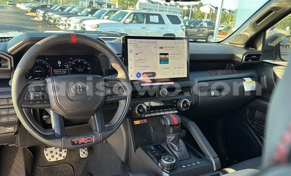 Sayi Na hannu Toyota Tacoma White Mota in Cotonou a Benin Sayi Na hannu Toyota Tacoma White Mota in Cotonou a Benin