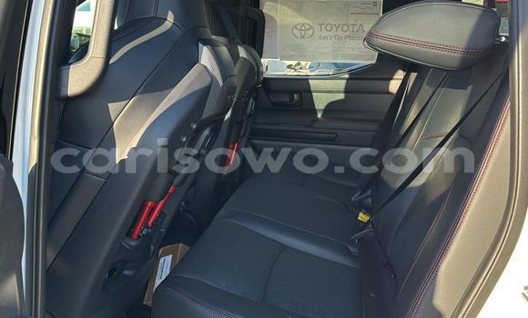 Sayi Na hannu Toyota Tacoma White Mota in Cotonou a Benin Sayi Na hannu Toyota Tacoma White Mota in Cotonou a Benin