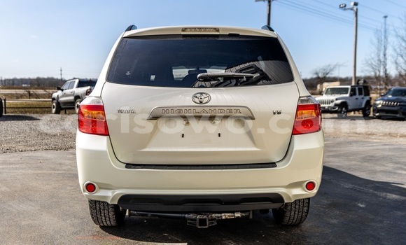Sayi Na hannu Toyota Highlander White Mota in Cotonou a Benin Sayi Na hannu Toyota Highlander White Mota in Cotonou a Benin