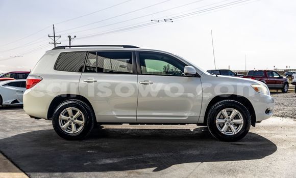 Sayi Na hannu Toyota Highlander White Mota in Cotonou a Benin Sayi Na hannu Toyota Highlander White Mota in Cotonou a Benin