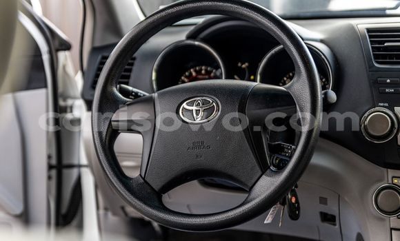 Sayi Na hannu Toyota Highlander White Mota in Cotonou a Benin Sayi Na hannu Toyota Highlander White Mota in Cotonou a Benin