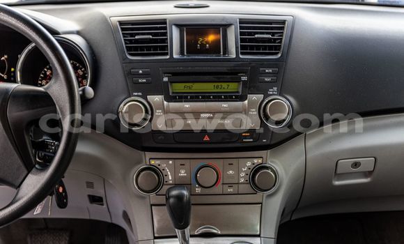 Sayi Na hannu Toyota Highlander White Mota in Cotonou a Benin Sayi Na hannu Toyota Highlander White Mota in Cotonou a Benin