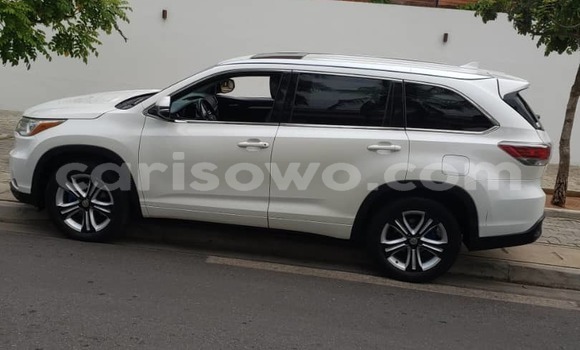 Acheter Occasion Voiture Toyota Highlander Blanc à Cotonou, Benin Acheter Occasion Voiture Toyota Highlander Blanc à Cotonou, Benin