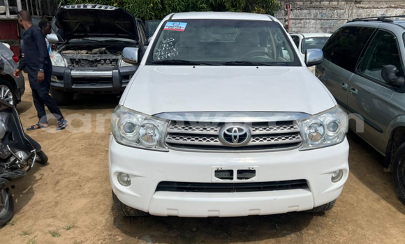Ra Àlòkù Toyota Fortuner funfun Ọkọ̀ in Cotonou ni Benin Ra Àlòkù Toyota Fortuner funfun Ọkọ̀ in Cotonou ni Benin