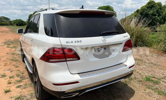 Acheter Occasion Voiture Mercedes Viano Blanc à Cotonou, Benin Acheter Occasion Voiture Mercedes Viano Blanc à Cotonou, Benin