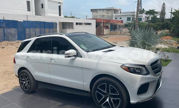 Acheter Occasion Voiture Mercedes Viano Blanc à Cotonou, Benin Acheter Occasion Voiture Mercedes Viano Blanc à Cotonou, Benin