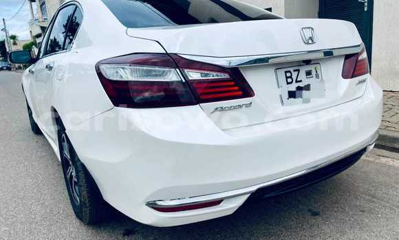 Sayi Na hannu Honda Accord White Mota in Cotonou a Benin Sayi Na hannu Honda Accord White Mota in Cotonou a Benin