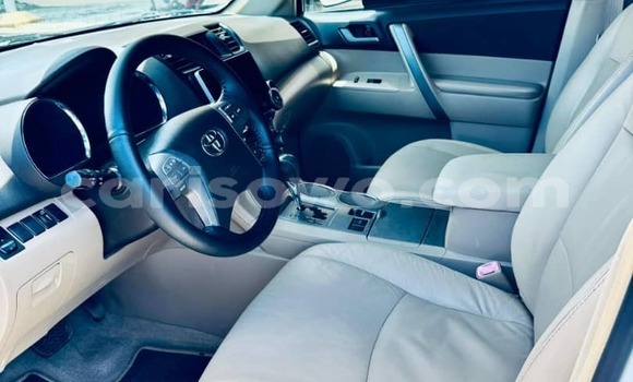 Acheter Occasion Voiture Toyota Highlander Blanc à Cotonou, Benin Acheter Occasion Voiture Toyota Highlander Blanc à Cotonou, Benin