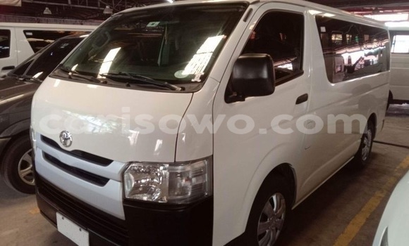 Sayi Na hannu Toyota Hiace White Mota in Cotonou a Benin Sayi Na hannu Toyota Hiace White Mota in Cotonou a Benin