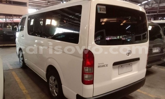 Sayi Na hannu Toyota Hiace White Mota in Cotonou a Benin Sayi Na hannu Toyota Hiace White Mota in Cotonou a Benin