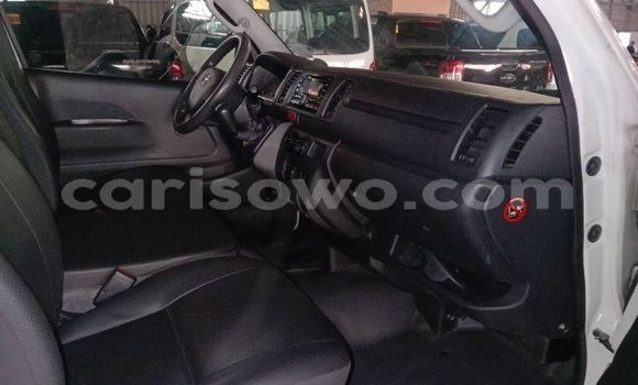 Sayi Na hannu Toyota Hiace White Mota in Cotonou a Benin Sayi Na hannu Toyota Hiace White Mota in Cotonou a Benin