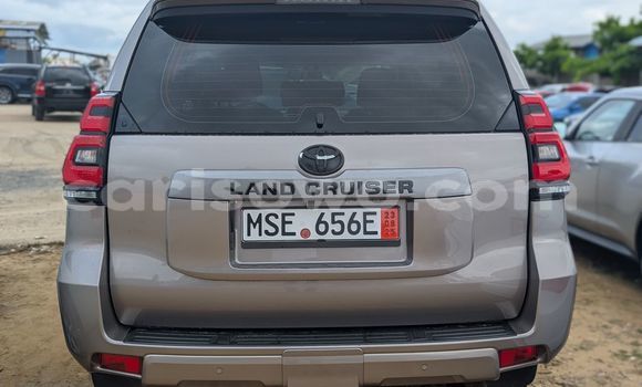 Acheter Occasion Voiture Toyota Land Cruiser Prado Gris à Cotonou, Benin Acheter Occasion Voiture Toyota Land Cruiser Prado Gris à Cotonou, Benin