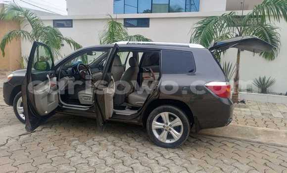 Acheter Occasion Voiture Toyota Highlander Marron à Cotonou, Benin Acheter Occasion Voiture Toyota Highlander Marron à Cotonou, Benin