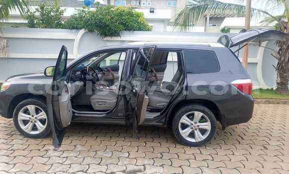 Acheter Occasion Voiture Toyota Highlander Marron à Cotonou, Benin Acheter Occasion Voiture Toyota Highlander Marron à Cotonou, Benin