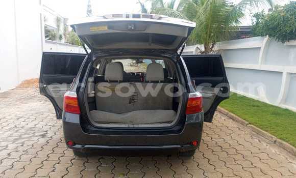 Acheter Occasion Voiture Toyota Highlander Marron à Cotonou, Benin Acheter Occasion Voiture Toyota Highlander Marron à Cotonou, Benin
