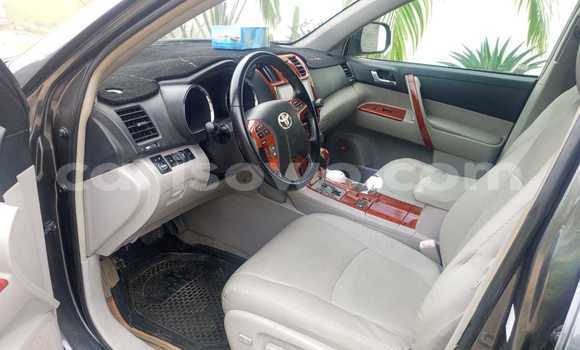 Acheter Occasion Voiture Toyota Highlander Marron à Cotonou, Benin Acheter Occasion Voiture Toyota Highlander Marron à Cotonou, Benin