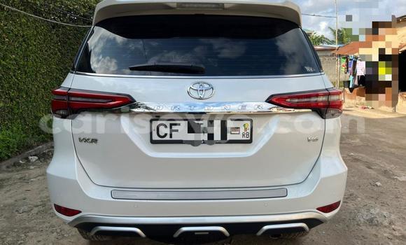 Acheter Occasion Voiture Toyota Fortuner Blanc à Cotonou, Benin Acheter Occasion Voiture Toyota Fortuner Blanc à Cotonou, Benin