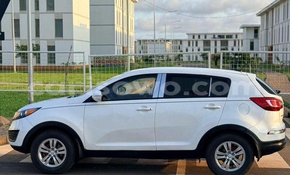 Sayi Na hannu Kia Sportage White Mota in Cotonou a Benin Sayi Na hannu Kia Sportage White Mota in Cotonou a Benin