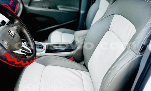 Sayi Na hannu Kia Sportage White Mota in Cotonou a Benin Sayi Na hannu Kia Sportage White Mota in Cotonou a Benin