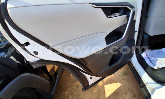 Acheter Occasion Voiture Toyota RAV4 Blanc à Cotonou, Benin Acheter Occasion Voiture Toyota RAV4 Blanc à Cotonou, Benin