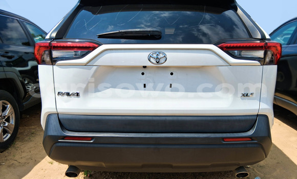 Acheter Occasion Voiture Toyota RAV4 Blanc à Cotonou, Benin Acheter Occasion Voiture Toyota RAV4 Blanc à Cotonou, Benin