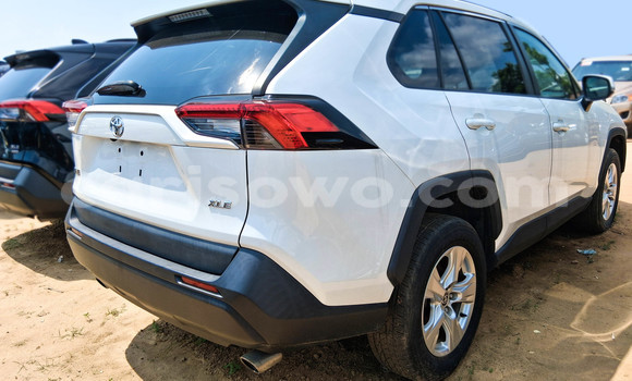 Acheter Occasion Voiture Toyota RAV4 Blanc à Cotonou, Benin Acheter Occasion Voiture Toyota RAV4 Blanc à Cotonou, Benin