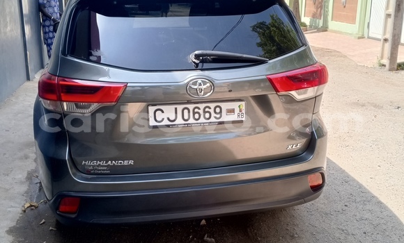 Buy Used Toyota Highlander Silver Car in Cotonou in Benign Buy Used Toyota Highlander Silver Car in Cotonou in Benign
