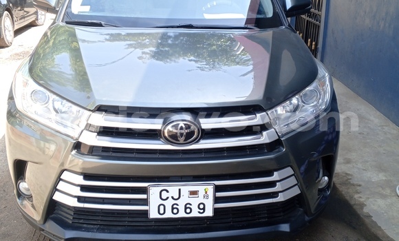 Buy Used Toyota Highlander Silver Car in Cotonou in Benign Buy Used Toyota Highlander Silver Car in Cotonou in Benign