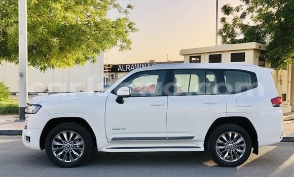 Ra Àlòkù Toyota Land Cruiser funfun Ọkọ̀ in Cotonou ni Benin Ra Àlòkù Toyota Land Cruiser funfun Ọkọ̀ in Cotonou ni Benin