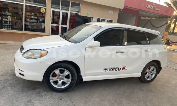 Ra Àlòkù Toyota Matrix funfun Ọkọ̀ in Cotonou ni Benin Ra Àlòkù Toyota Matrix funfun Ọkọ̀ in Cotonou ni Benin