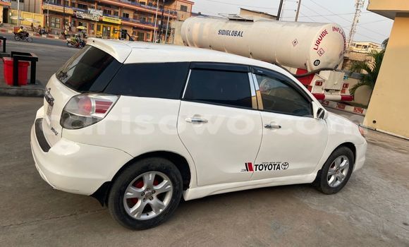 Ra Àlòkù Toyota Matrix funfun Ọkọ̀ in Cotonou ni Benin Ra Àlòkù Toyota Matrix funfun Ọkọ̀ in Cotonou ni Benin