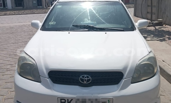 Ra Àlòkù Toyota Matrix funfun Ọkọ̀ in Cotonou ni Benin Ra Àlòkù Toyota Matrix funfun Ọkọ̀ in Cotonou ni Benin