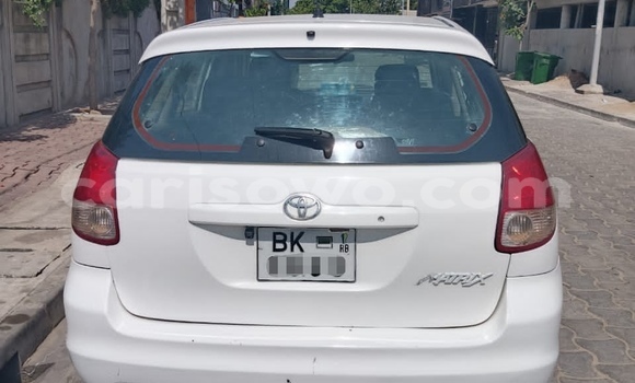Ra Àlòkù Toyota Matrix funfun Ọkọ̀ in Cotonou ni Benin Ra Àlòkù Toyota Matrix funfun Ọkọ̀ in Cotonou ni Benin