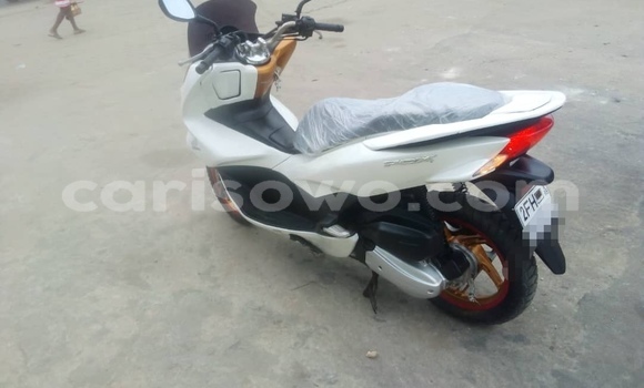 Ra Àlòkù Honda PCX funfun Mọto in Cotonou ni Benin Ra Àlòkù Honda PCX funfun Mọto in Cotonou ni Benin