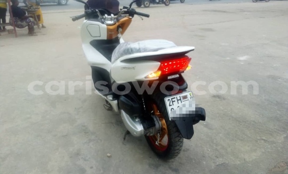 Ra Àlòkù Honda PCX funfun Mọto in Cotonou ni Benin Ra Àlòkù Honda PCX funfun Mọto in Cotonou ni Benin