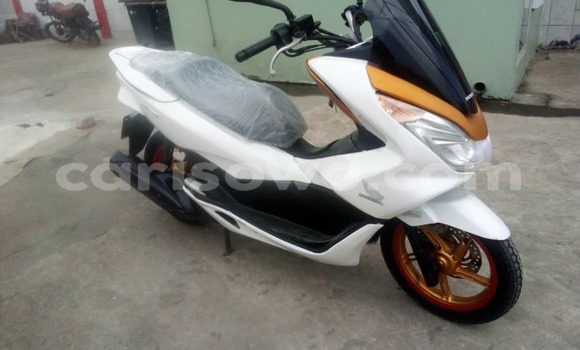 Ra Àlòkù Honda PCX funfun Mọto in Cotonou ni Benin Ra Àlòkù Honda PCX funfun Mọto in Cotonou ni Benin
