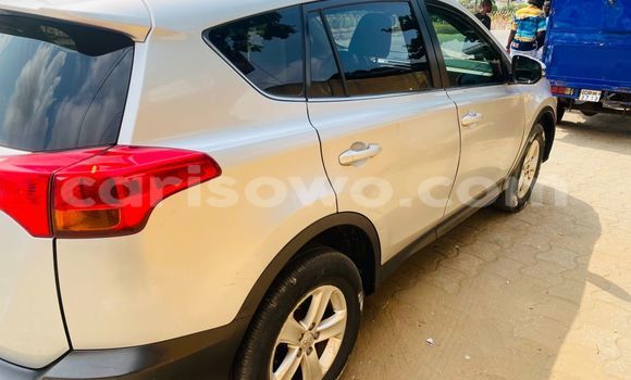 Ra Àlòkù Toyota RAV4 Silver Ọkọ̀ in Cotonou ni Benin Ra Àlòkù Toyota RAV4 Silver Ọkọ̀ in Cotonou ni Benin