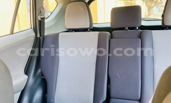 Ra Àlòkù Toyota RAV4 Silver Ọkọ̀ in Cotonou ni Benin Ra Àlòkù Toyota RAV4 Silver Ọkọ̀ in Cotonou ni Benin