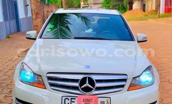 Sayi Na hannu Mercedes-Benz C–Class White Mota in Cotonou a Benin Sayi Na hannu Mercedes-Benz C–Class White Mota in Cotonou a Benin