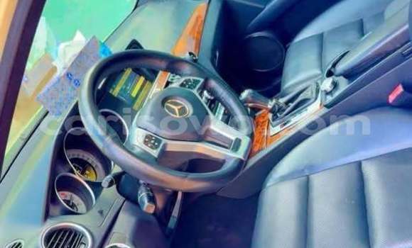 Sayi Na hannu Mercedes-Benz C–Class White Mota in Cotonou a Benin Sayi Na hannu Mercedes-Benz C–Class White Mota in Cotonou a Benin