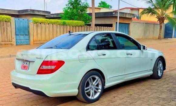 Sayi Na hannu Mercedes-Benz C–Class White Mota in Cotonou a Benin Sayi Na hannu Mercedes-Benz C–Class White Mota in Cotonou a Benin