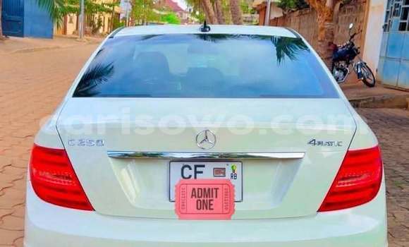 Sayi Na hannu Mercedes-Benz C–Class White Mota in Cotonou a Benin Sayi Na hannu Mercedes-Benz C–Class White Mota in Cotonou a Benin